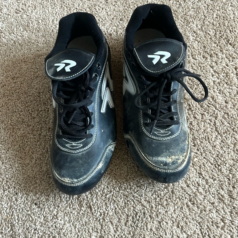 Women’s ringor softball Cleats